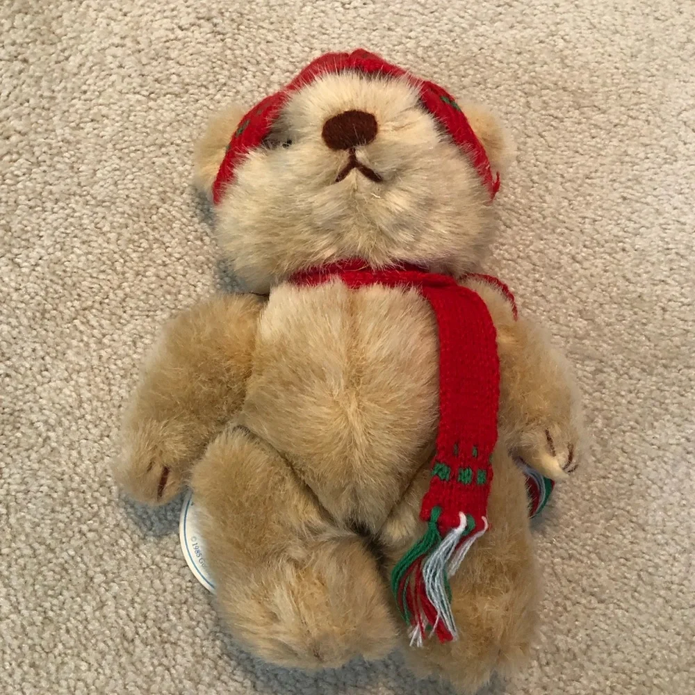 Gorham Remembears Teddy Bear Vintage 1985 Red Green Scarf Hat Jointed Plush NWT - Picture 8 of 8